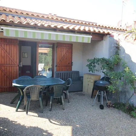 Jolie Maison D'angle, Pour 4 Couchages, Terrasse, Piscine Commune A 400m De Lrjp134 *