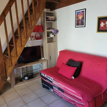 Villa Jolie Maison D'angle, Pour 4 Couchages, Terrasse, Piscine Commune A 400m De Lrjp134