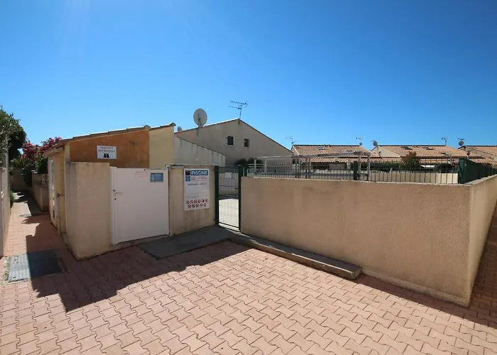 Jolie Maison D'angle, Pour 4 Couchages, Terrasse, Piscine Commune A 400m De Lrjp134 * Portiragnes