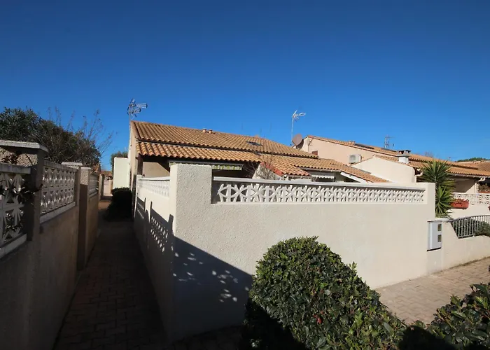 Jolie Maison D'angle, Pour 4 Couchages, Terrasse, Piscine Commune A 400m De Lrjp134 Portiragnes