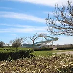 Villa Jolie Maison D'angle, Pour 4 Couchages, Terrasse, Piscine Commune A 400m De Lrjp134 *