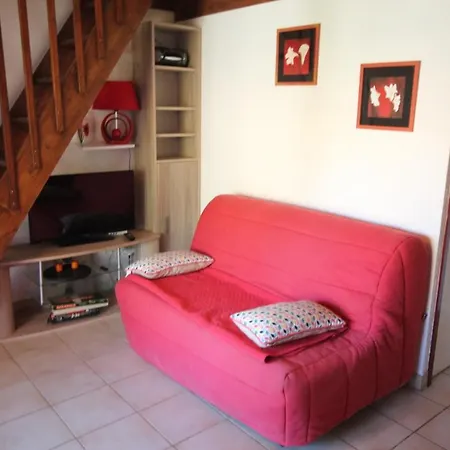 Jolie Maison D'angle: Beachside Retreat With Shared Pool Portiragnes