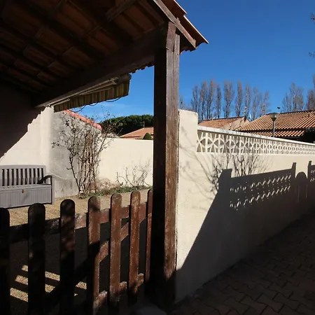 Villa Jolie Maison D'angle: Beachside Retreat With Shared Pool Portiragnes