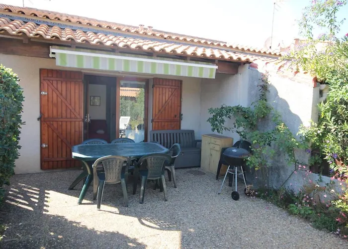 Jolie Maison D'angle, Pour 4 Couchages, Terrasse, Piscine Commune A 400m De Lrjp134 *