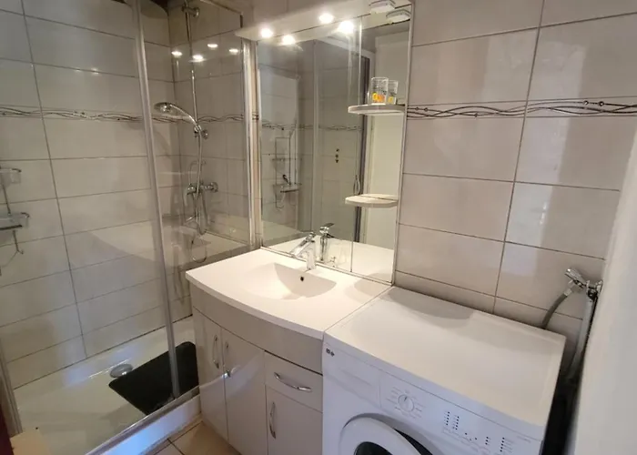 Villa Jolie Maison D'angle, Pour 4 Couchages, Terrasse, Piscine Commune A 400m De Lrjp134 Portiragnes