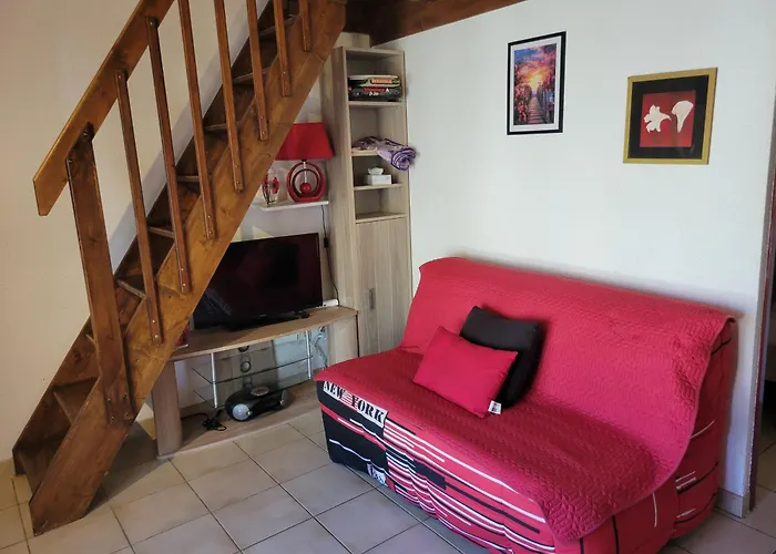 Villa Jolie Maison D'angle, Pour 4 Couchages, Terrasse, Piscine Commune A 400m De Lrjp134